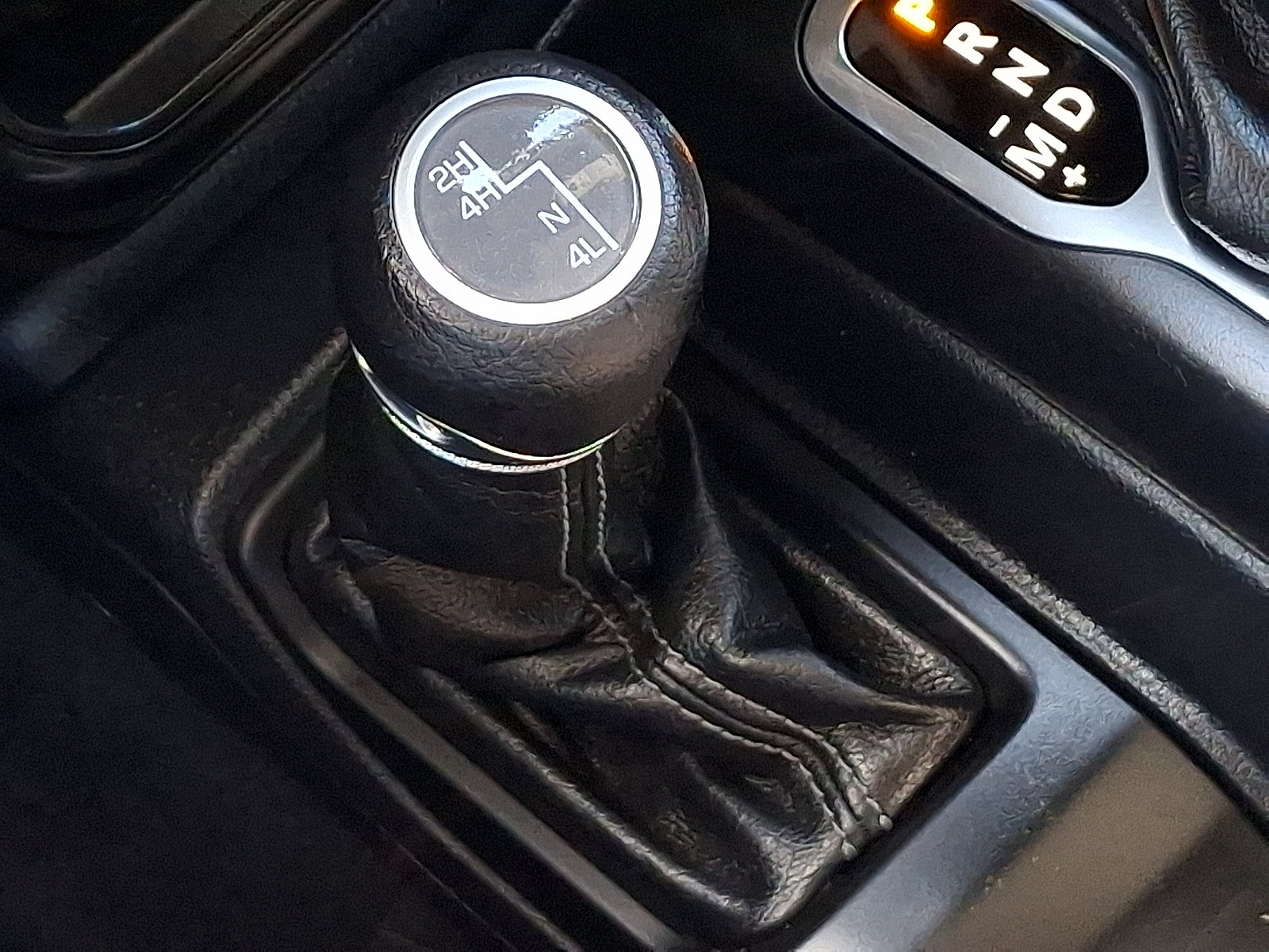 Certified 2025 Jeep Wrangler Unlimited Sport AWD/4WD image 24