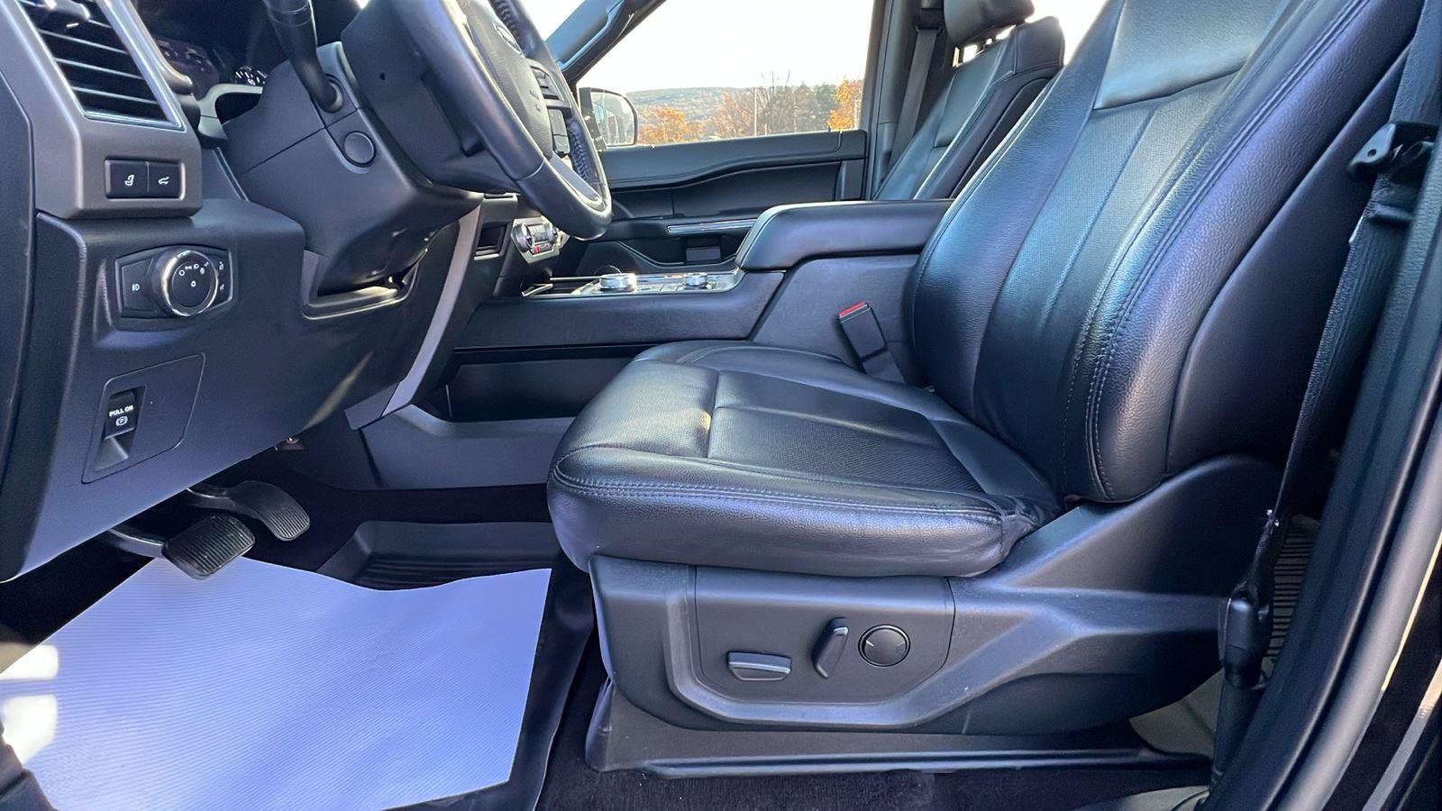 Used 2021 Ford Expedition XLT image 27