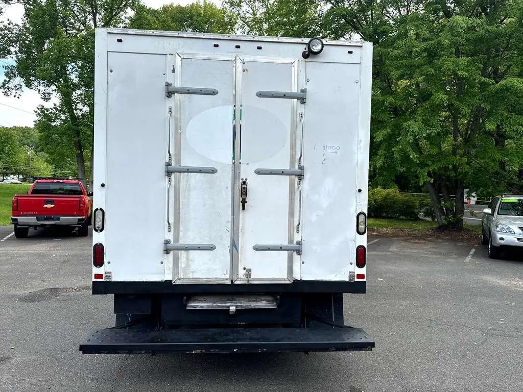 Used 2017 GMC Savana 3500 RWD image 8
