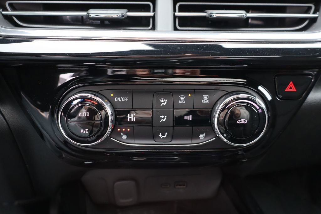 Used 2025 Chevrolet Trax RS w/ Sunroof Package image 22