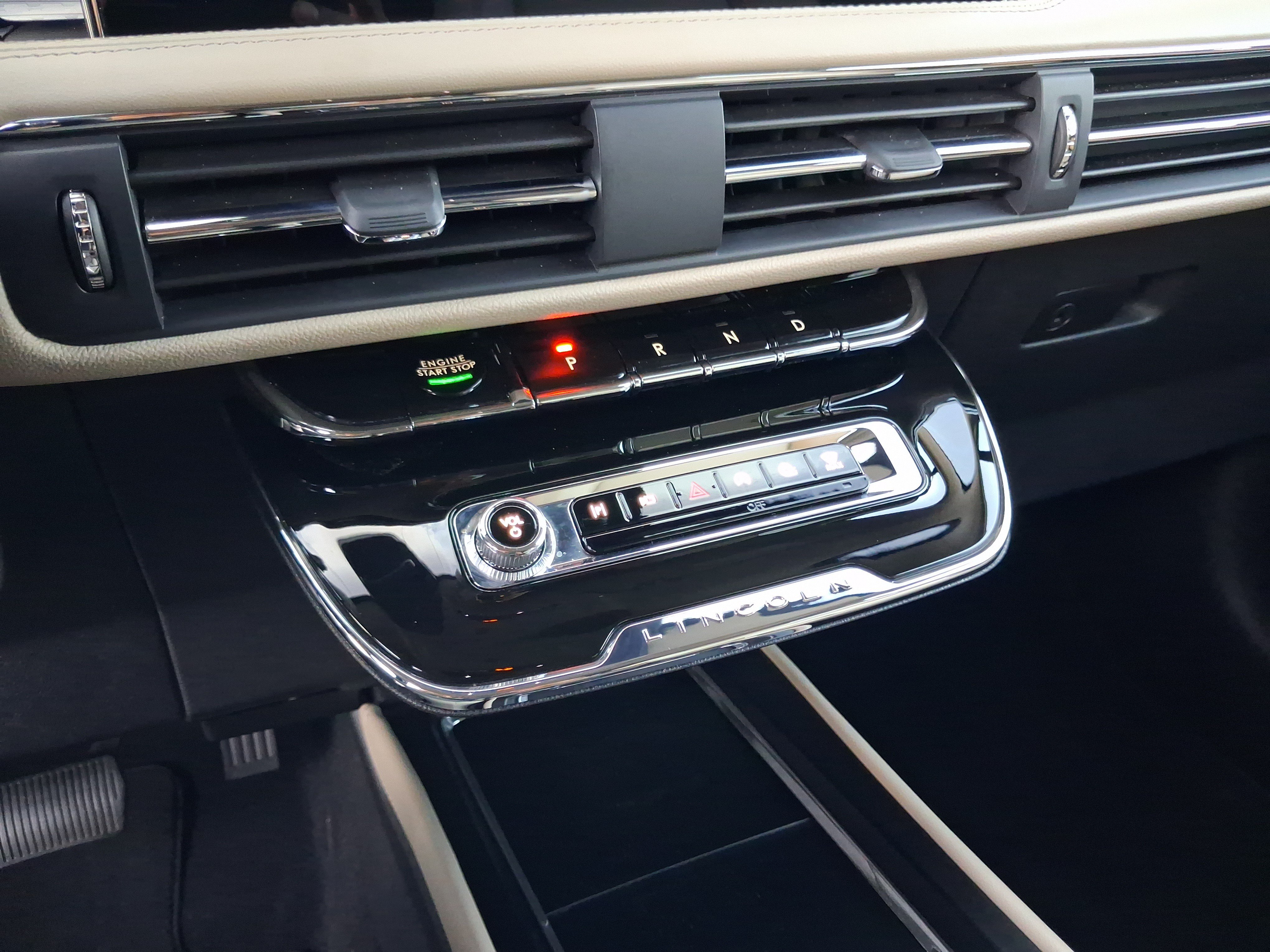 Certified 2025 Lincoln Corsair FWD image 20