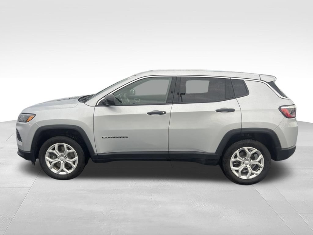 Used 2024 Jeep Compass Sport AWD/4WD image 3