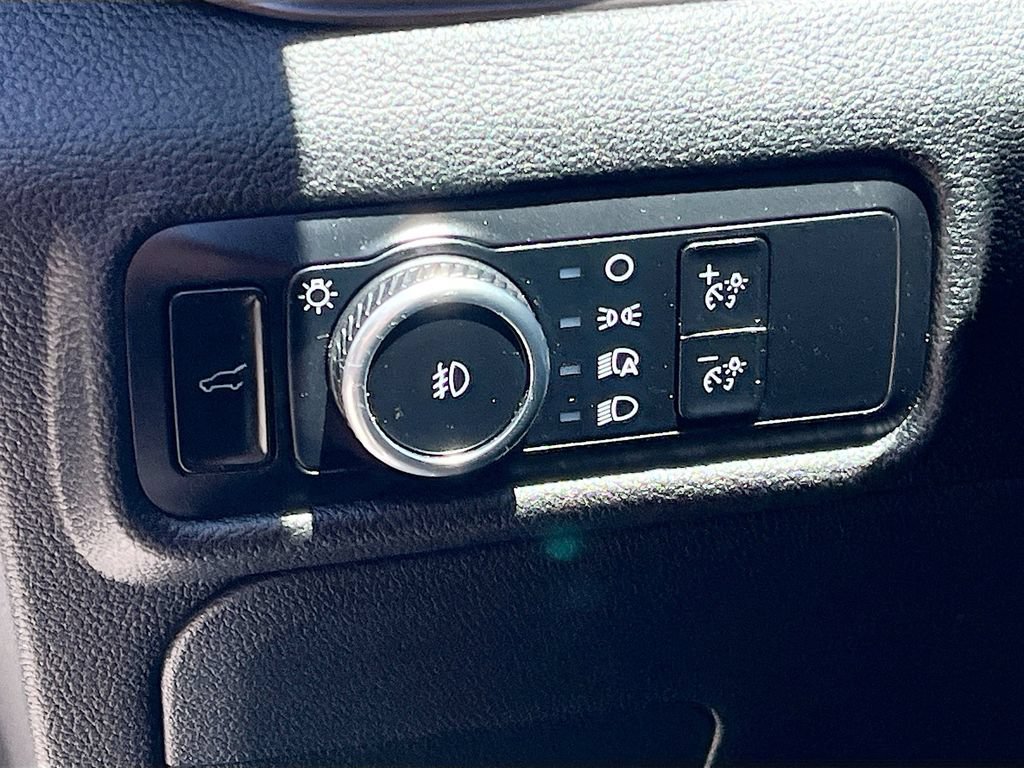 Used 2024 Ford Explorer Limited w/ Limited Technology Package AWD/4WD image 10