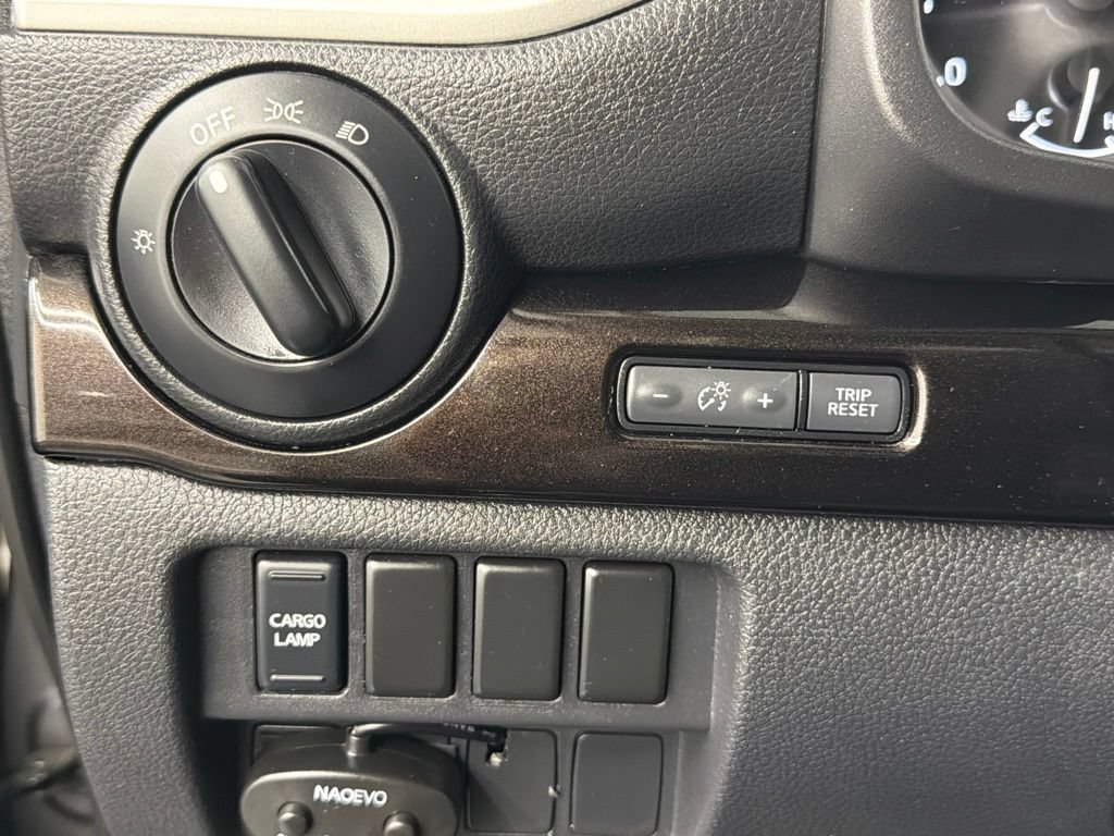 Used 2018 Nissan Titan SV RWD image 28