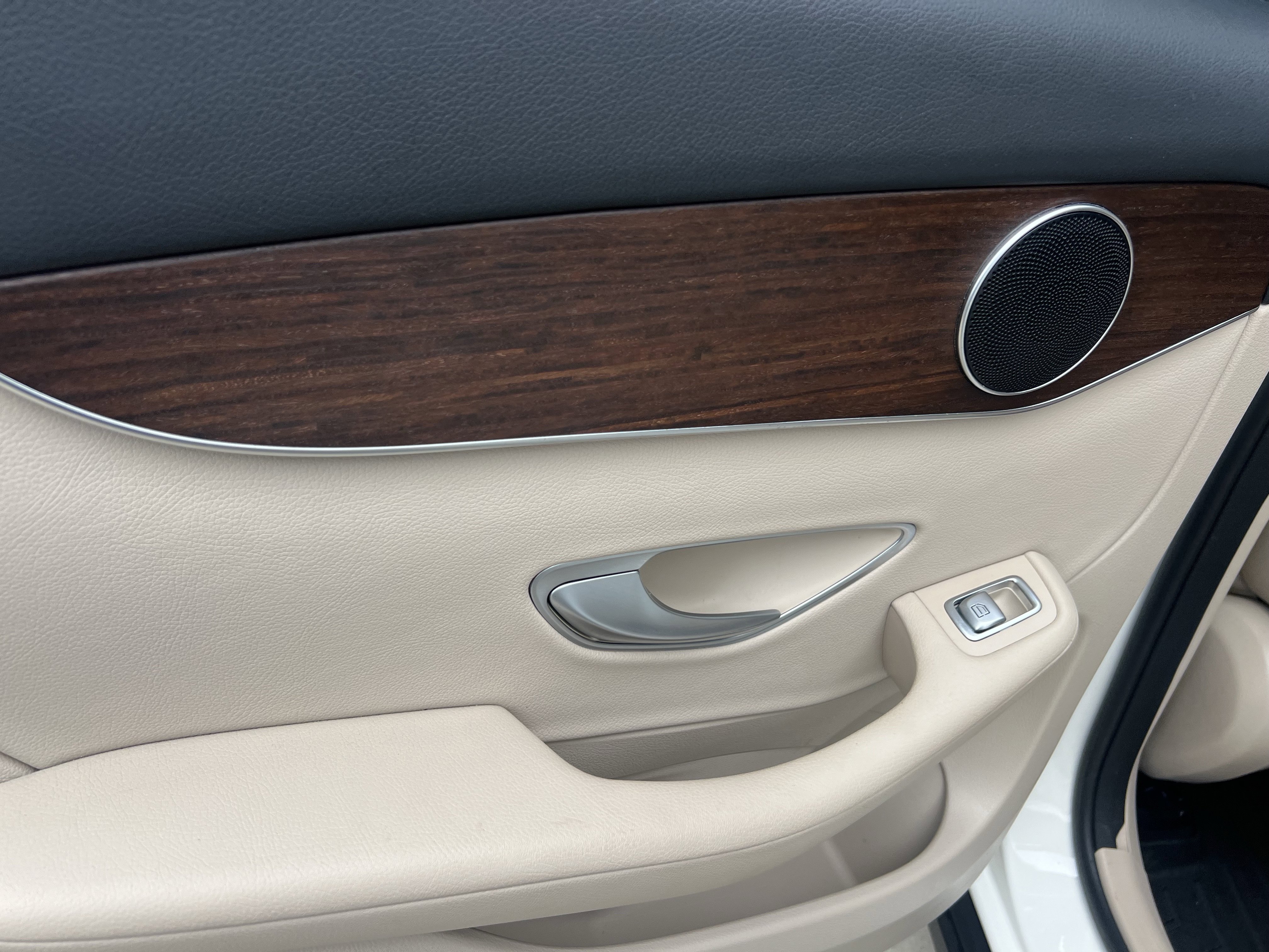 Used 2022 Mercedes-Benz GLC 300 image 28