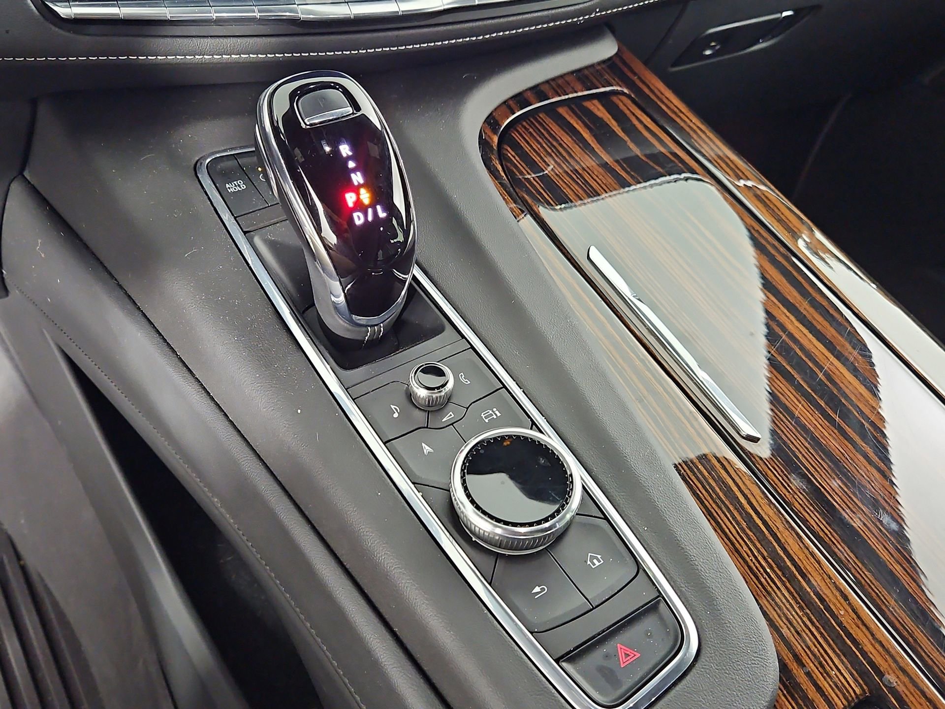 Used 2023 Cadillac Escalade Premium Luxury AWD/4WD image 31
