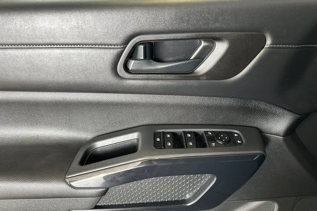Used 2024 Nissan Pathfinder SV FWD image 12
