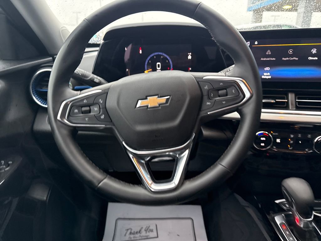 Used 2025 Chevrolet Trax LT w/ LT Convenience Package image 17