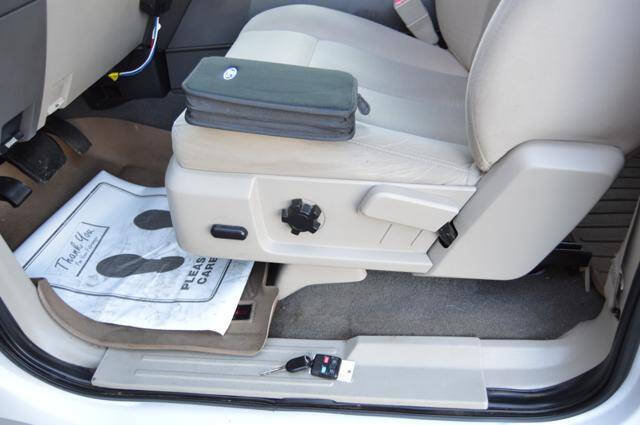 Used 2010 Ford Expedition XLT AWD/4WD image 31