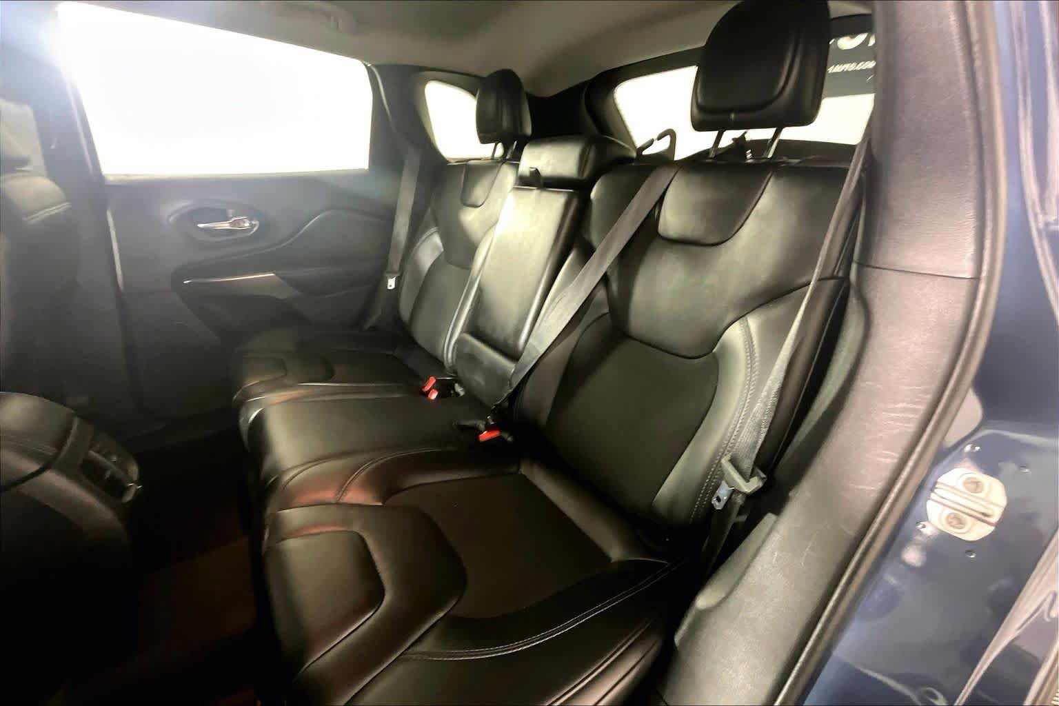 Used 2020 Jeep Cherokee Latitude Plus FWD image 19