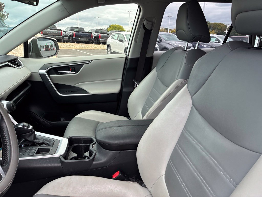 Used 2019 Toyota RAV4 XLE Premium w/ Cold Weather Package AWD/4WD image 27