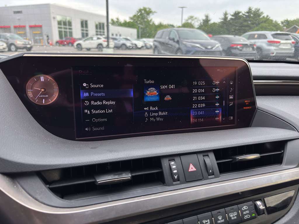 Used 2019 Lexus ES 300h w/ Premium Package FWD image 13