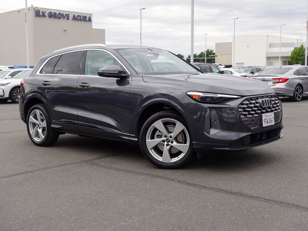 Used 2025 Audi Q5 Premium Plus w/ Premium Plus AWD/4WD image 5