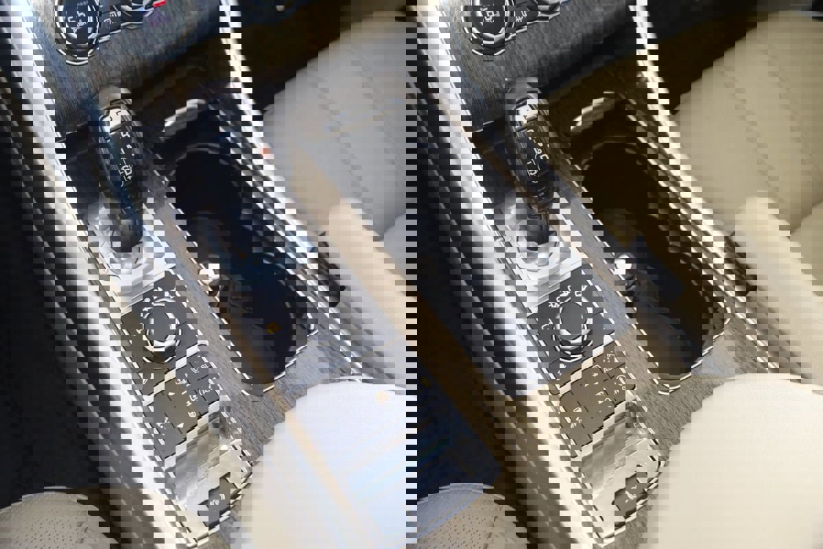 Used 2016 Land Rover Range Rover Sport SE image 28