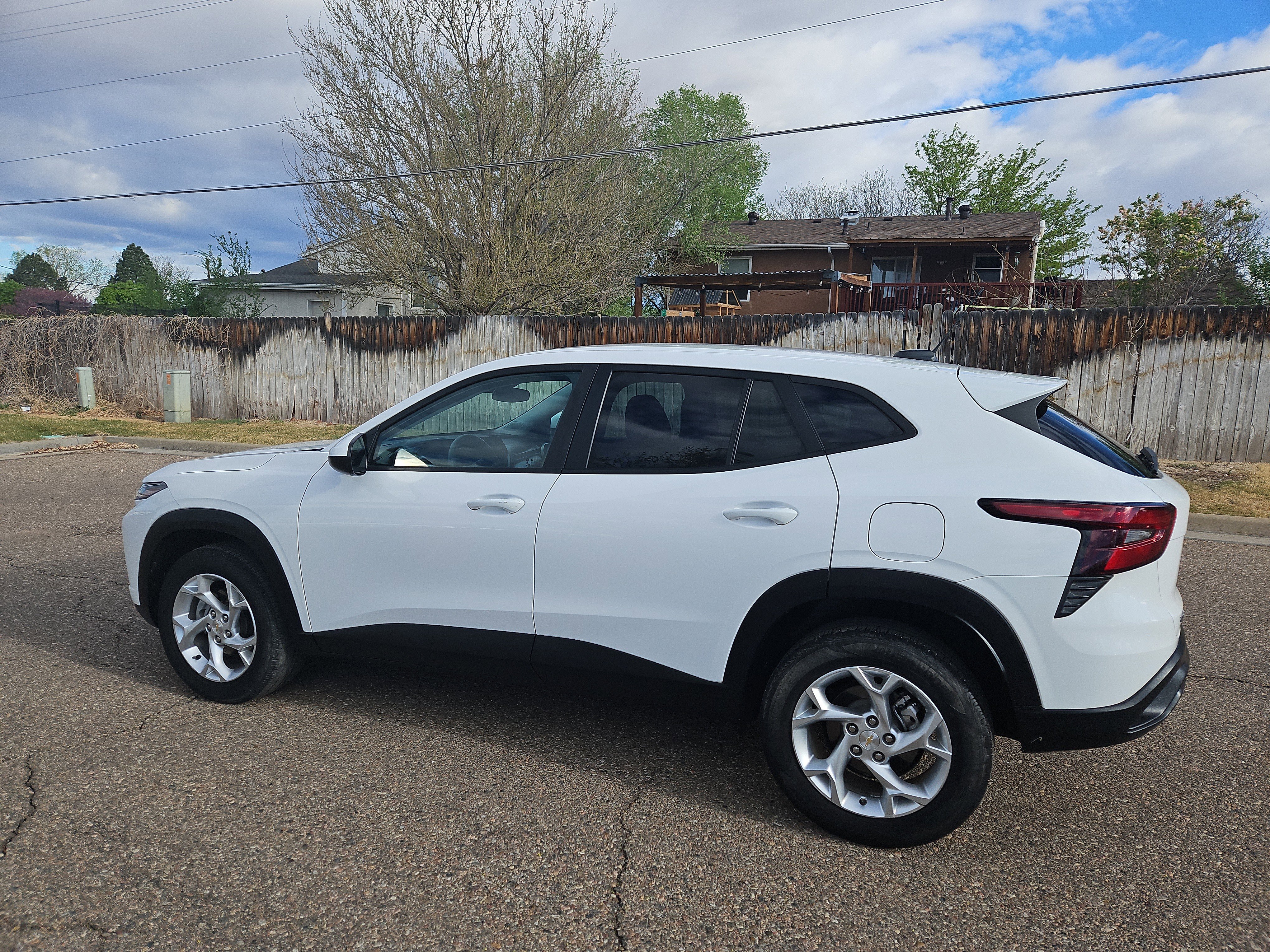 Used 2024 Chevrolet Trax LS w/ LS Convenience Package FWD image 4