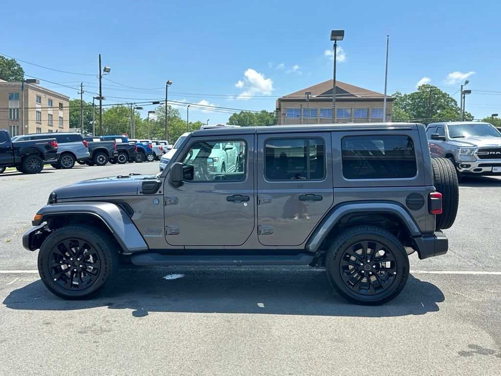Used 2025 Jeep Wrangler Unlimited Sahara AWD/4WD image 3