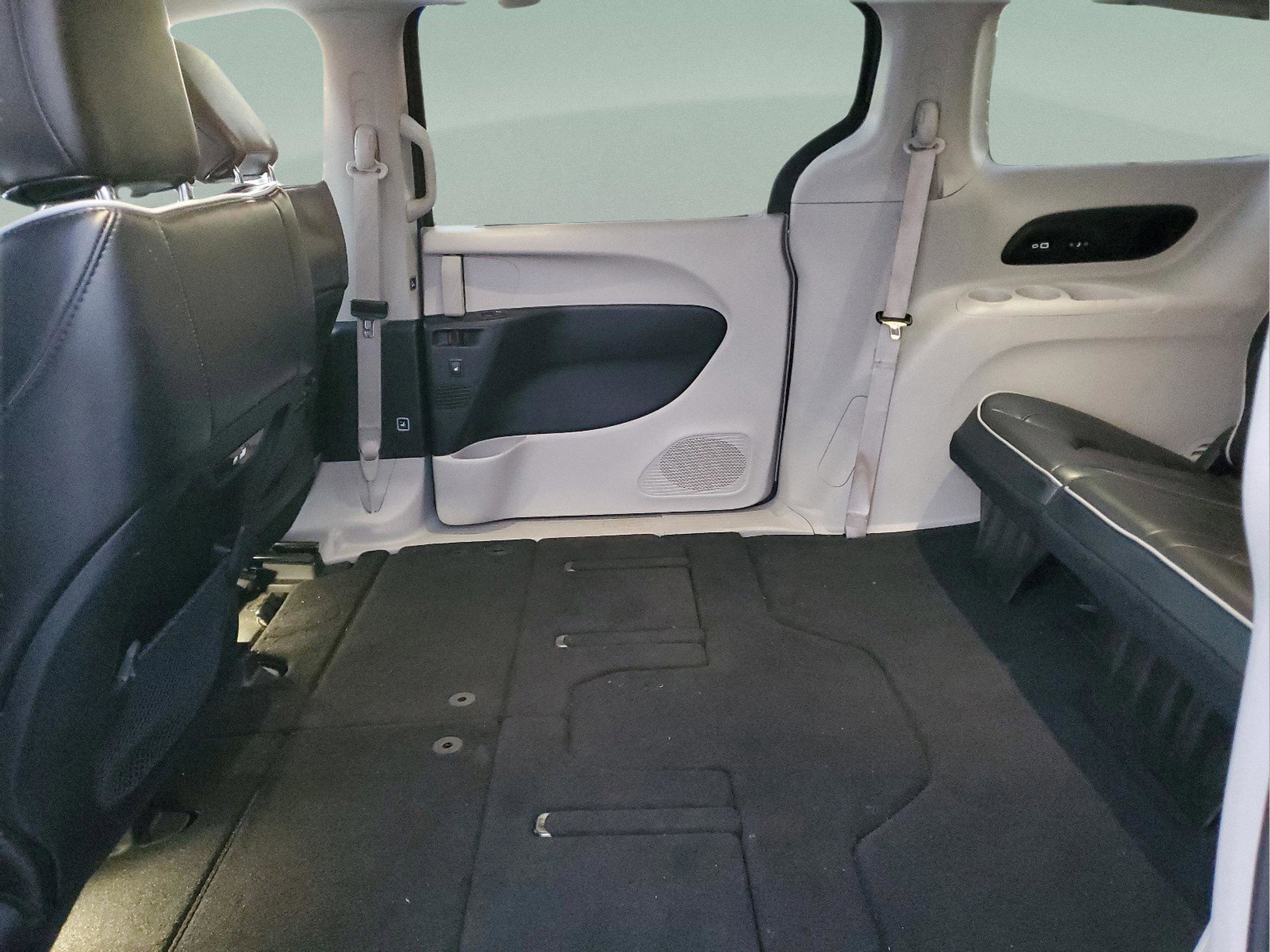 Certified 2022 Chrysler Pacifica Limited FWD image 6