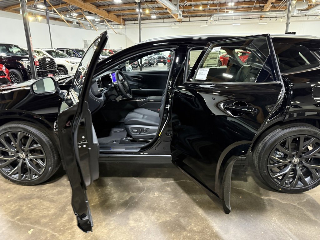 New 2025 Toyota Crown Signia image 18