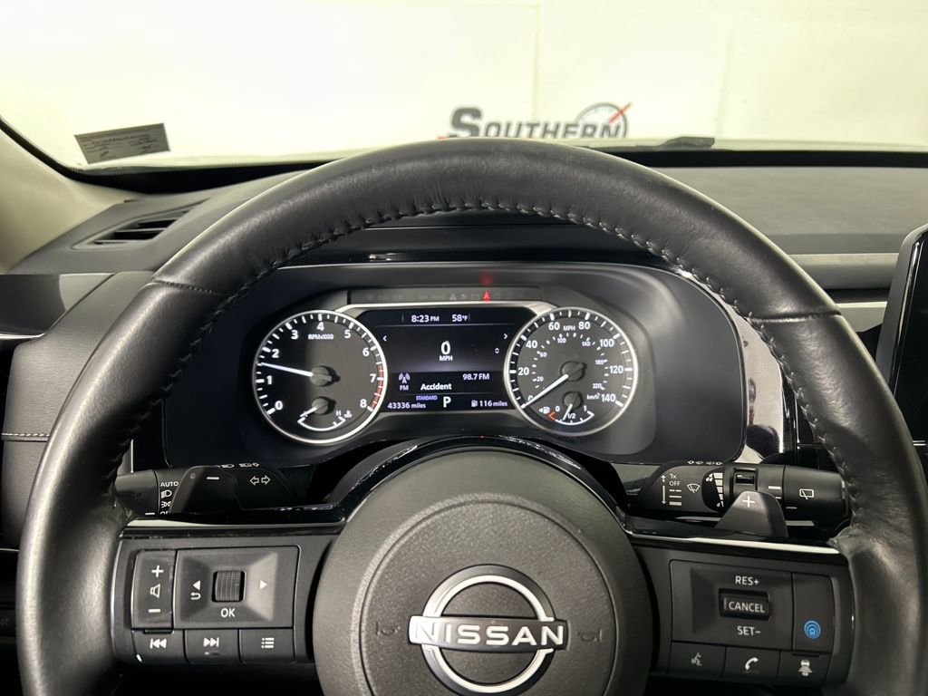 Used 2022 Nissan Pathfinder SV w/ SV Black Package image 13