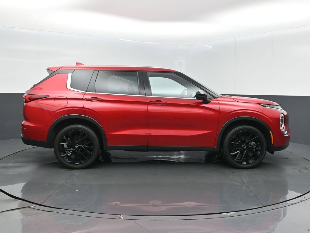Used 2023 Mitsubishi Outlander SE image 25