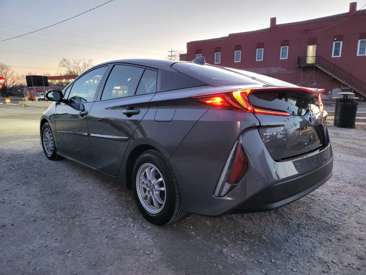 Used 2018 Toyota Prius Prime Advanced image 3
