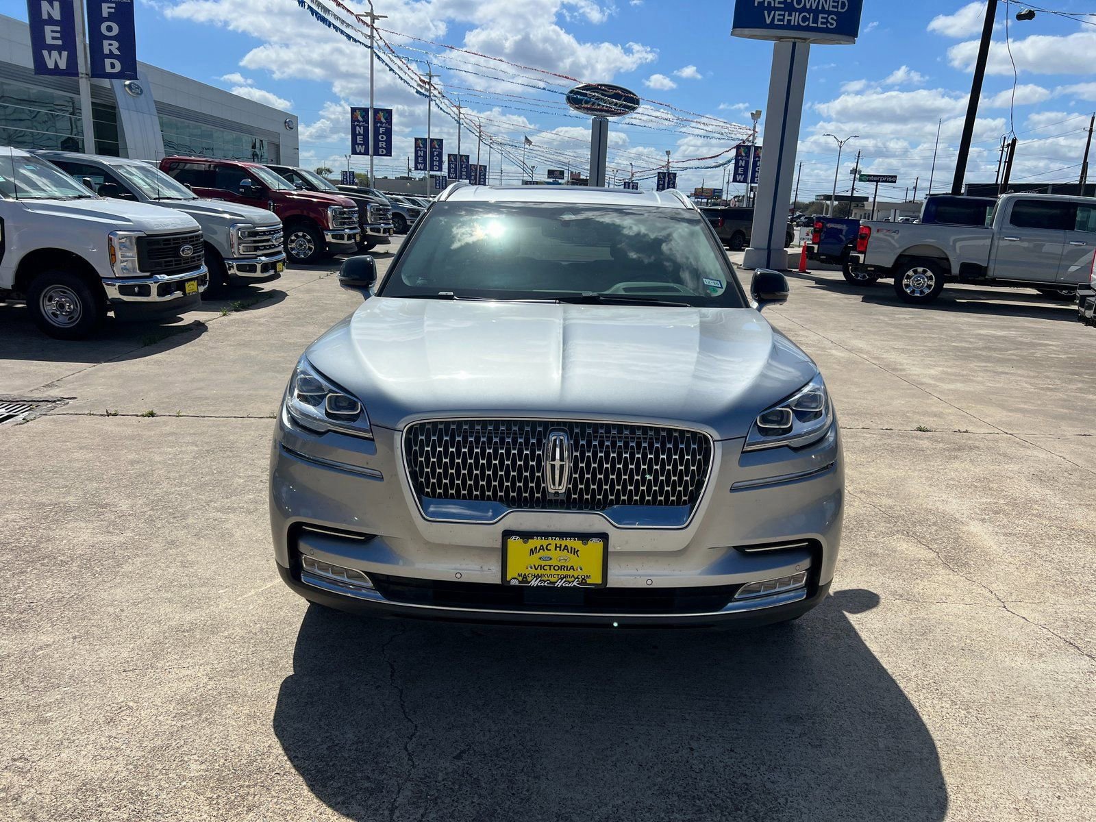 Used 2022 Lincoln Aviator Reserve w/ Equipment Group 201A AWD/4WD image 8