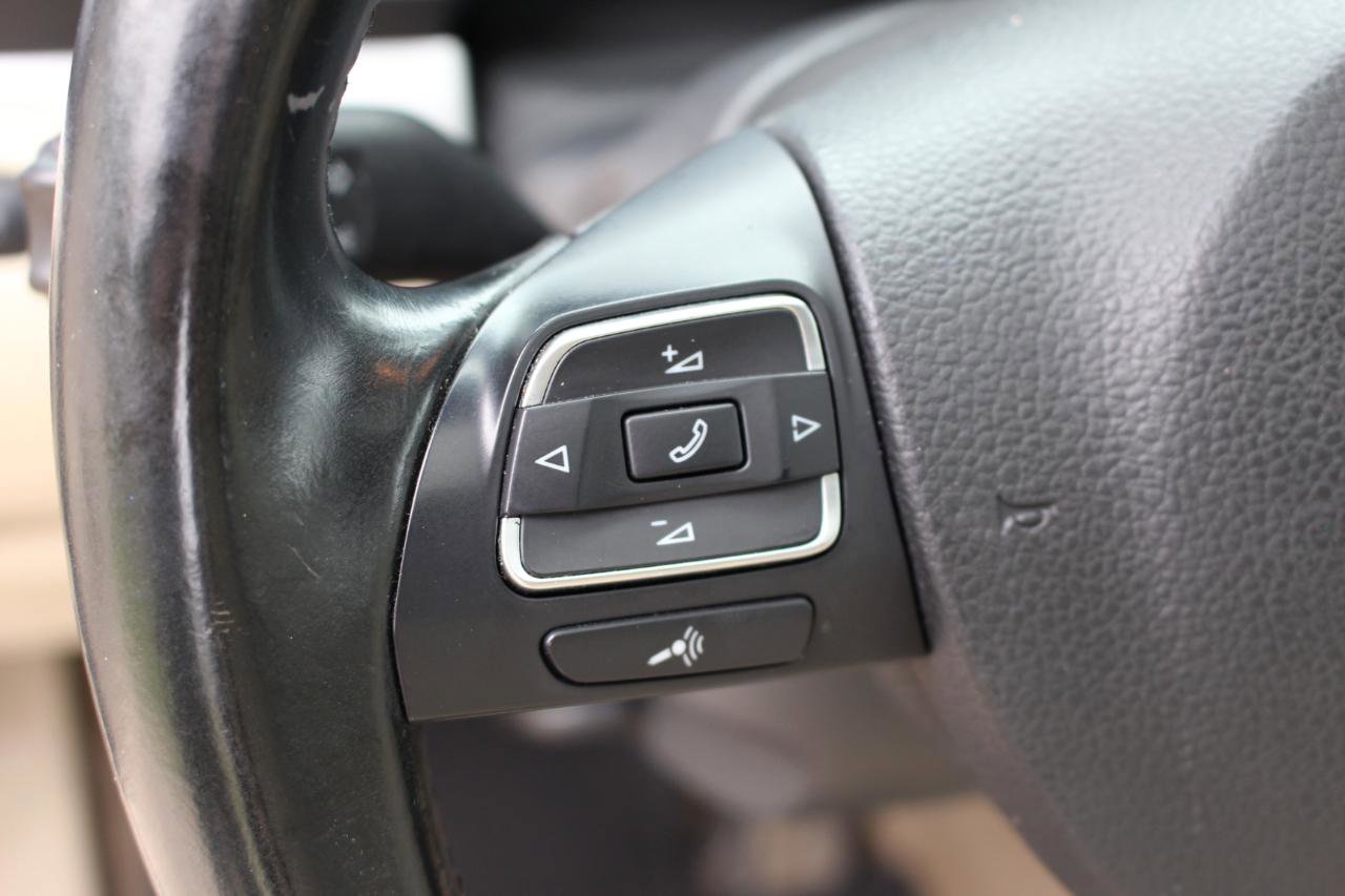 Used 2015 Volkswagen Eos Komfort FWD image 29