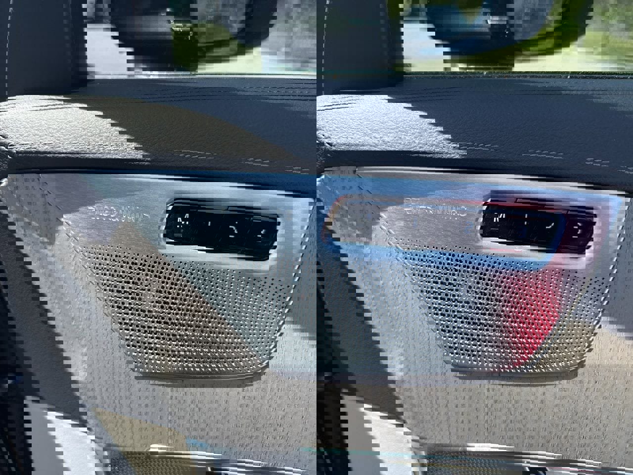 Used 2025 Volvo XC90 B6 Ultra w/ Lounge Package image 13