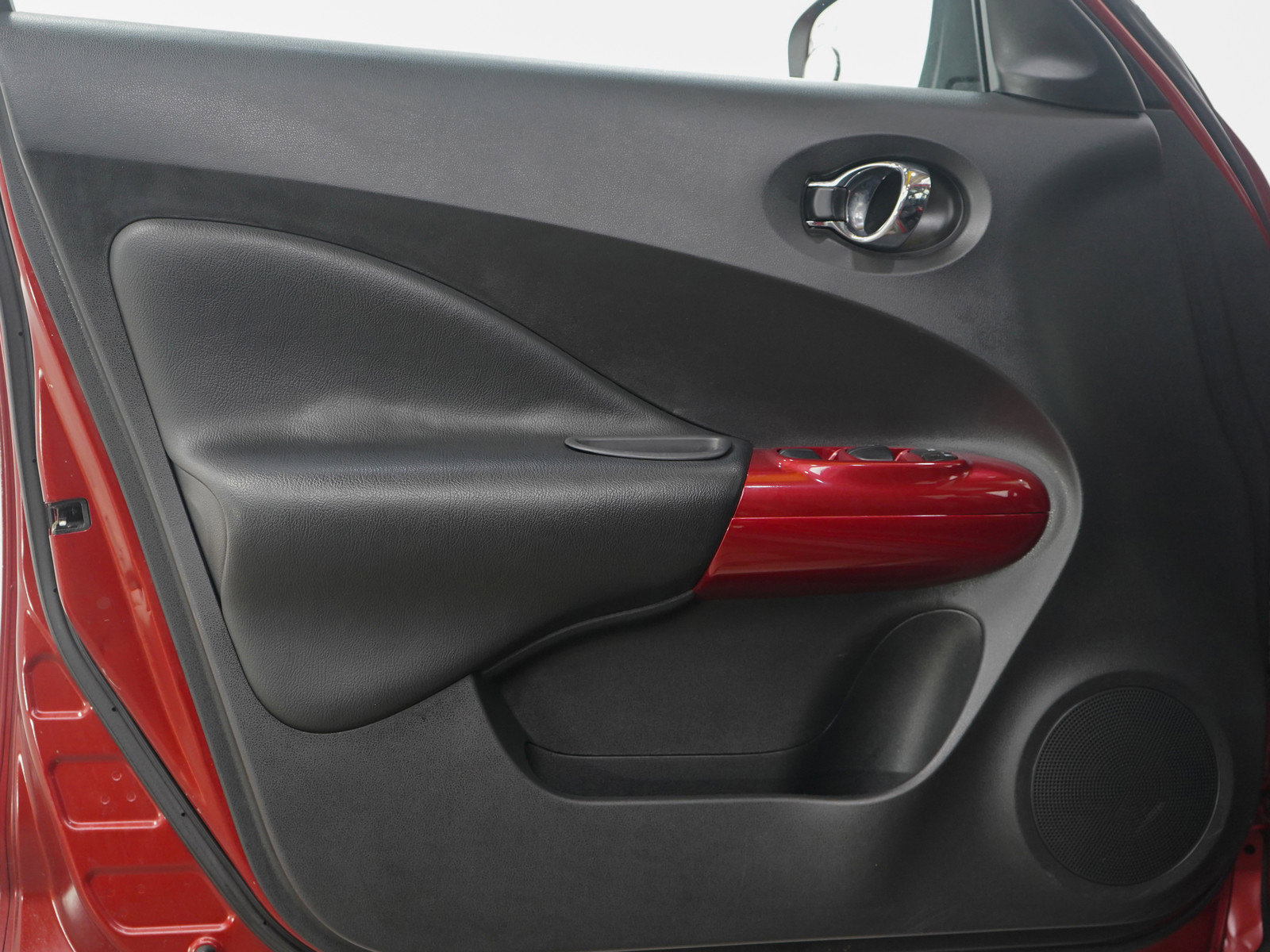 Used 2015 Nissan Juke SV w/ Cold Weather Package image 20