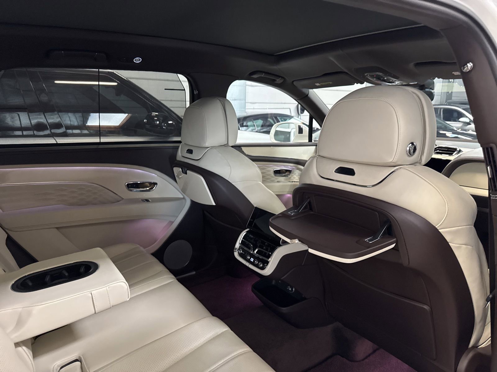 Used 2023 Bentley Bentayga Extended Wheelbase AWD/4WD image 33