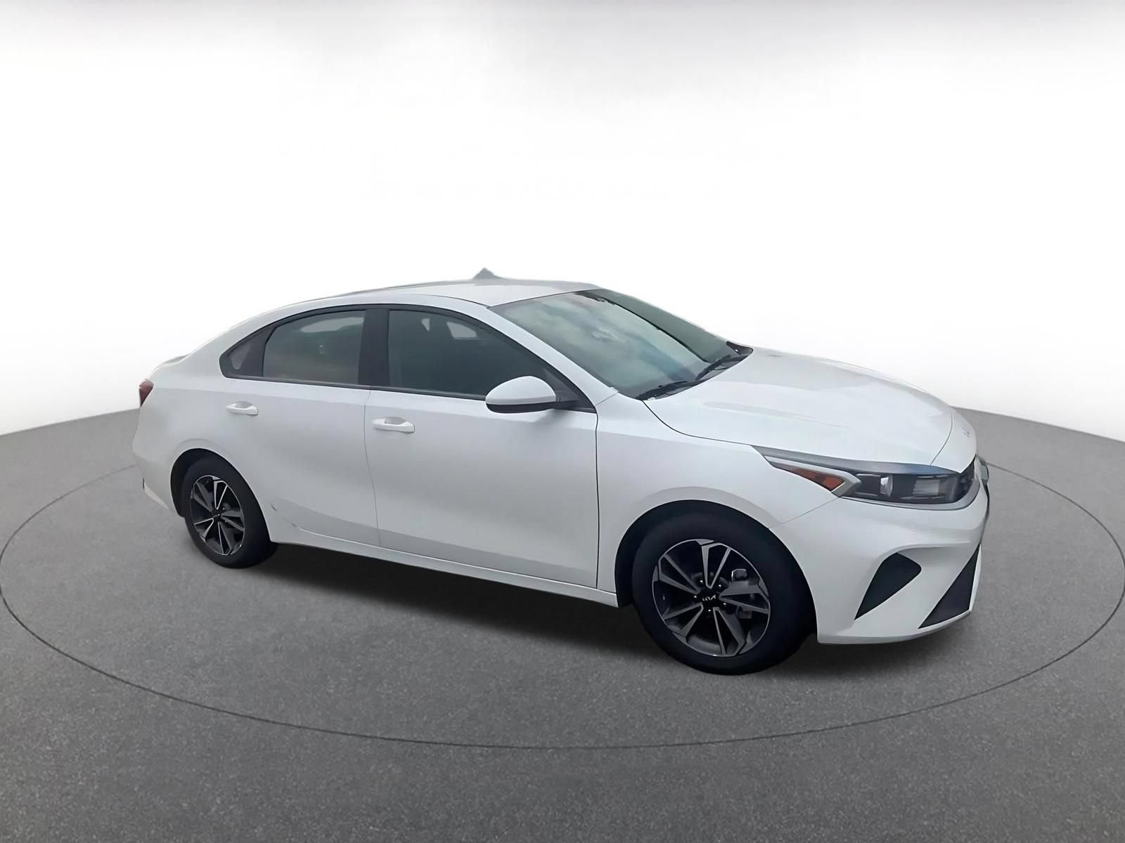 Used 2024 Kia Forte LXS FWD image 2