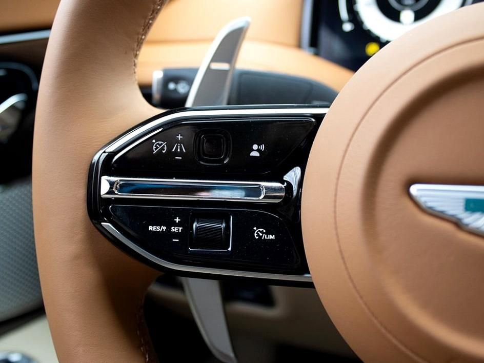 New 2025 Aston Martin DB12 Convertible image 18