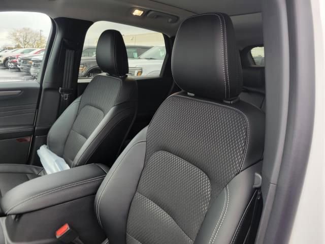 New 2026 Ford Escape SE w/ Class II Trailer Tow Package image 24