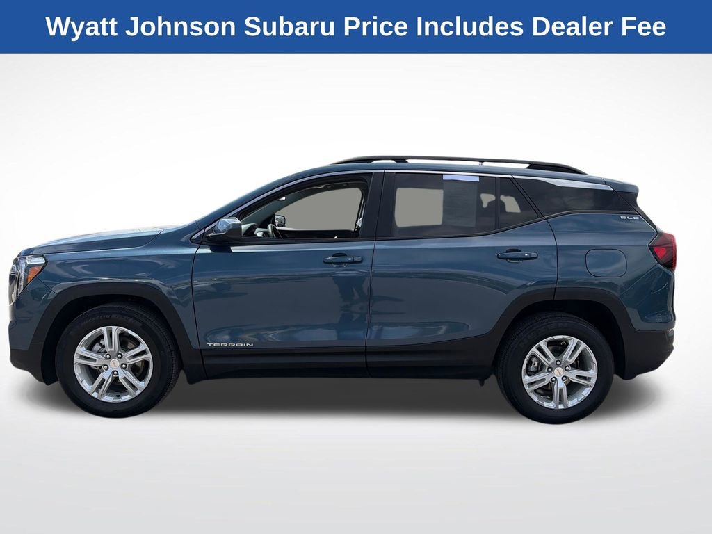 Used 2024 GMC Terrain SLE w/ Driver Convenience Package FWD image 3