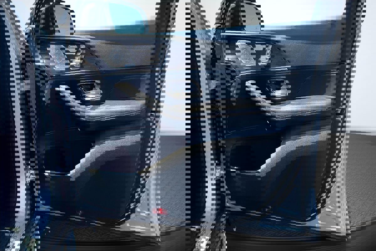 Used 2020 Mercedes-Benz GLE 350 w/ Premium Package image 24