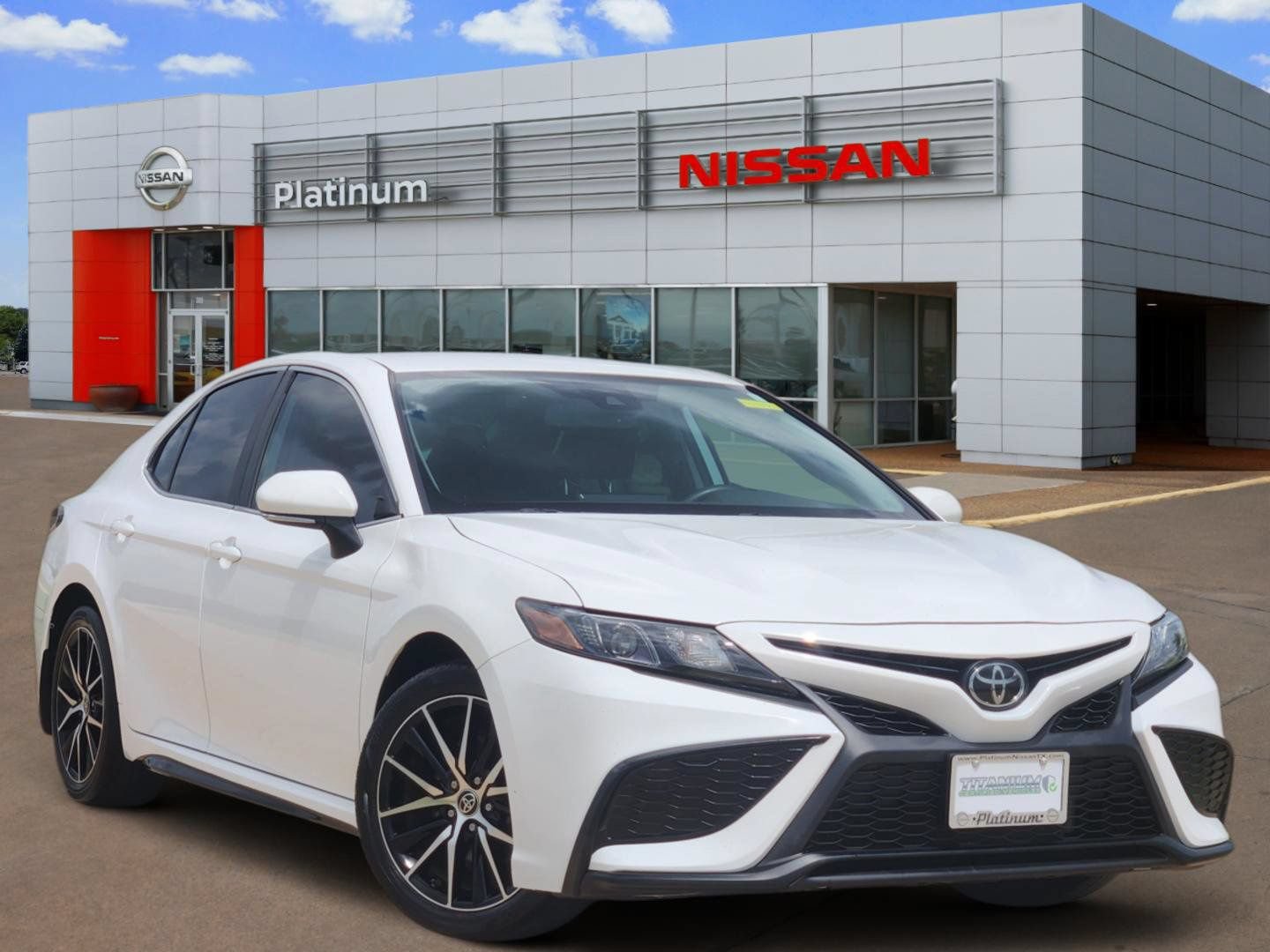Used 2023 Toyota Camry SE w/ Convenience Package FWD image 1