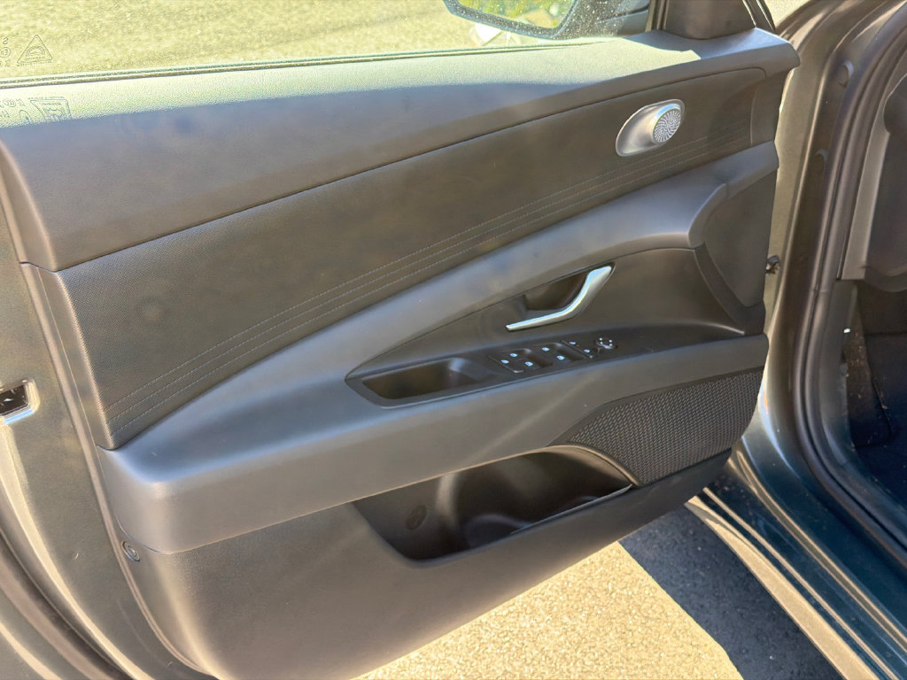 New 2026 Hyundai Elantra SE FWD image 11