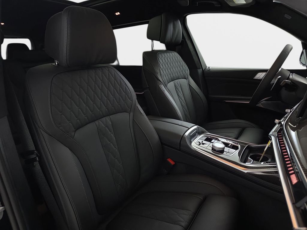 New 2026 BMW X7 M60i image 9
