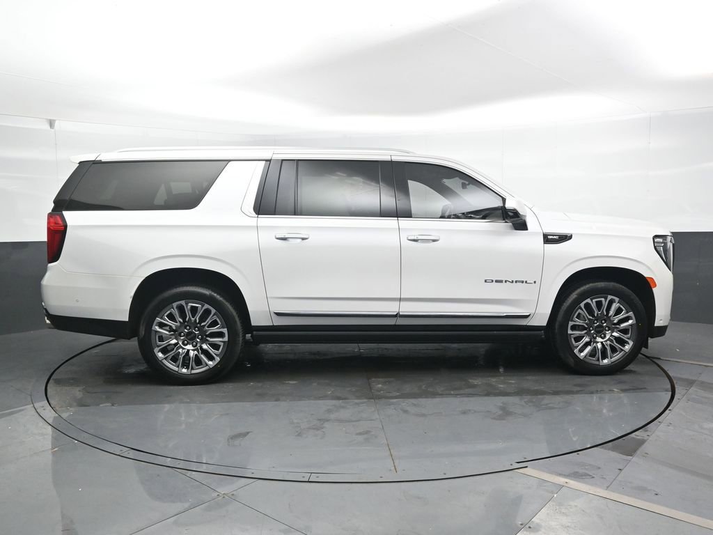 Used 2023 GMC Yukon XL Denali Ultimate AWD/4WD image 6