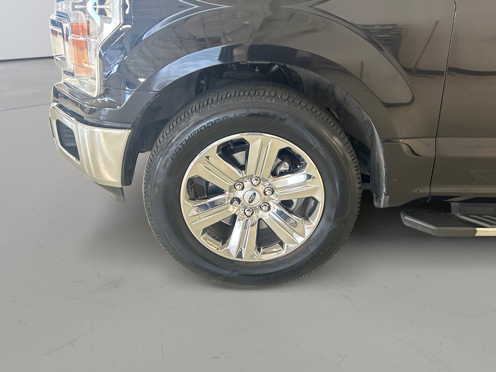 Used 2019 Ford F150 XLT w/ Equipment Group 302A Luxury RWD image 8