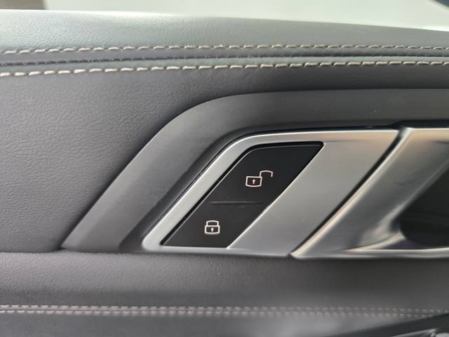 Used 2025 BMW X7 M60i AWD/4WD image 25