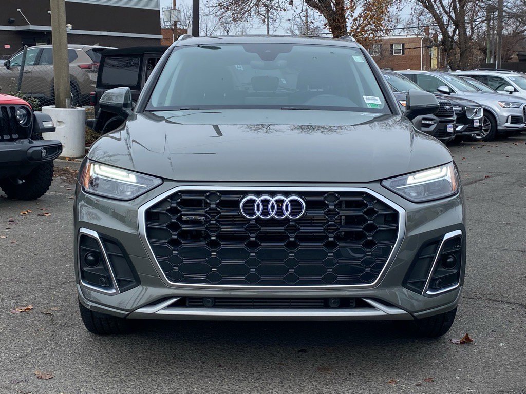 Used 2024 Audi Q5 e Premium w/ Convenience Package image 6