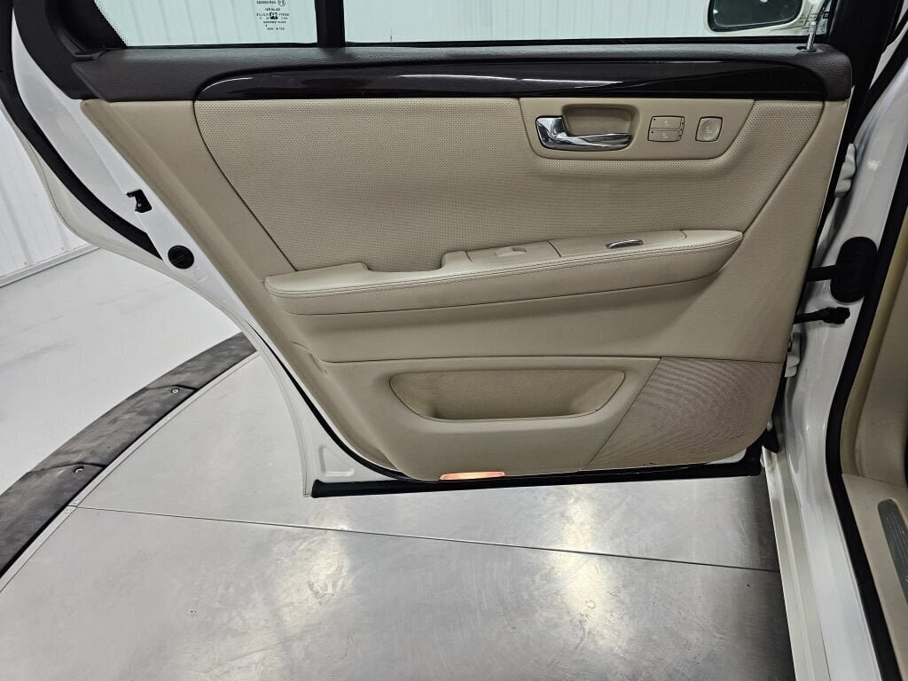 Used 2009 Cadillac DTS FWD image 30