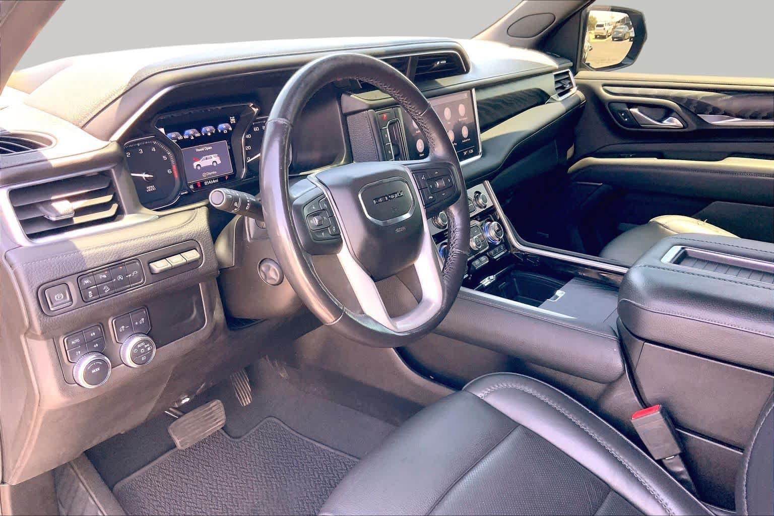 Used 2021 GMC Yukon Denali w/ Denali Premium Package AWD/4WD image 18