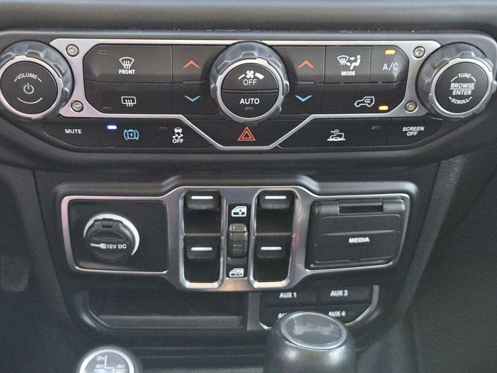 Used 2023 Jeep Wrangler Sahara image 17