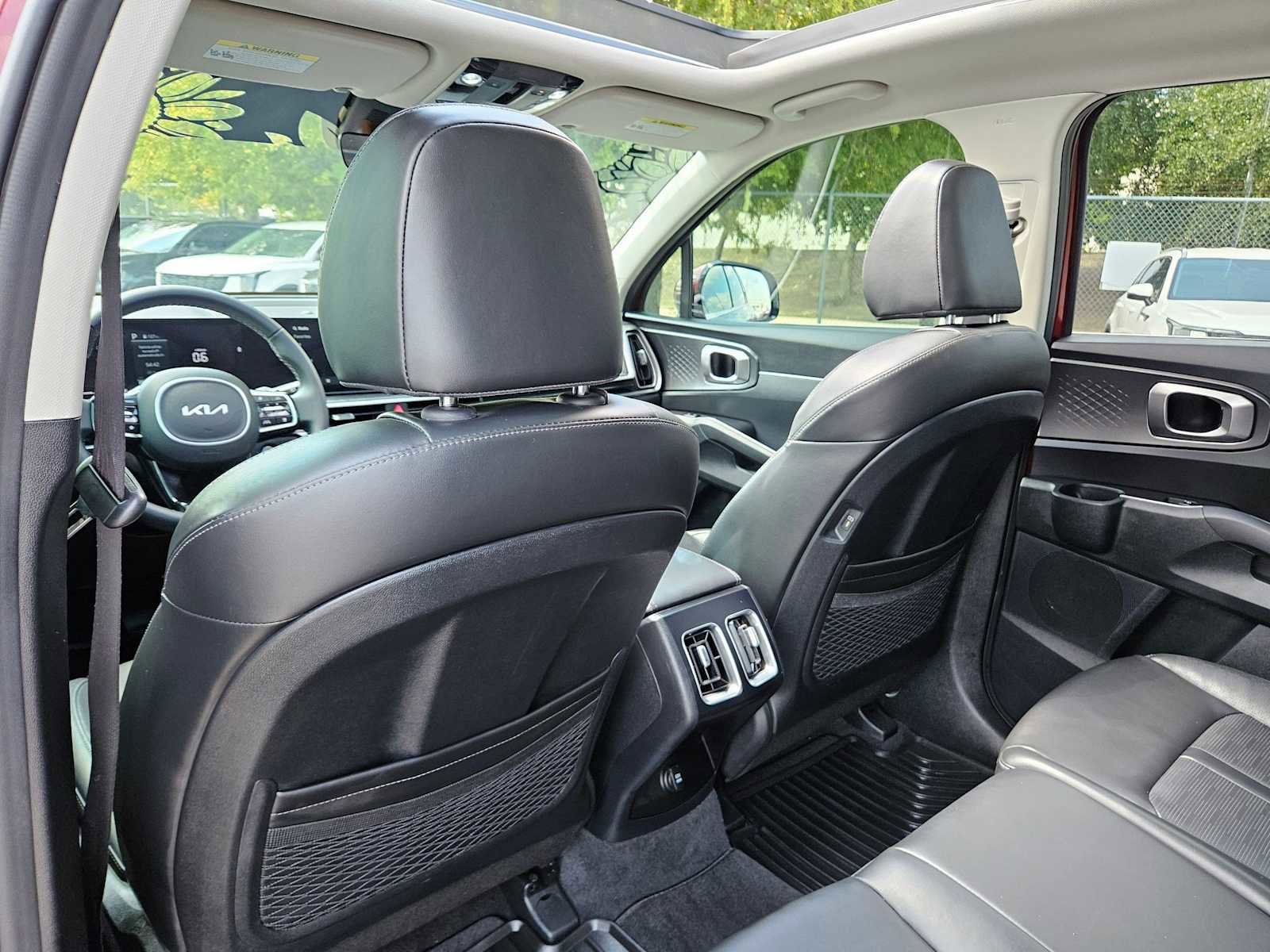 Certified 2025 Kia Sorento S w/ Panoramic Sunroof Package image 15