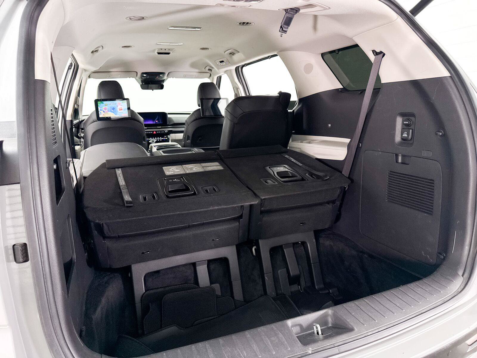 Used 2024 Kia Carnival SX FWD image 34