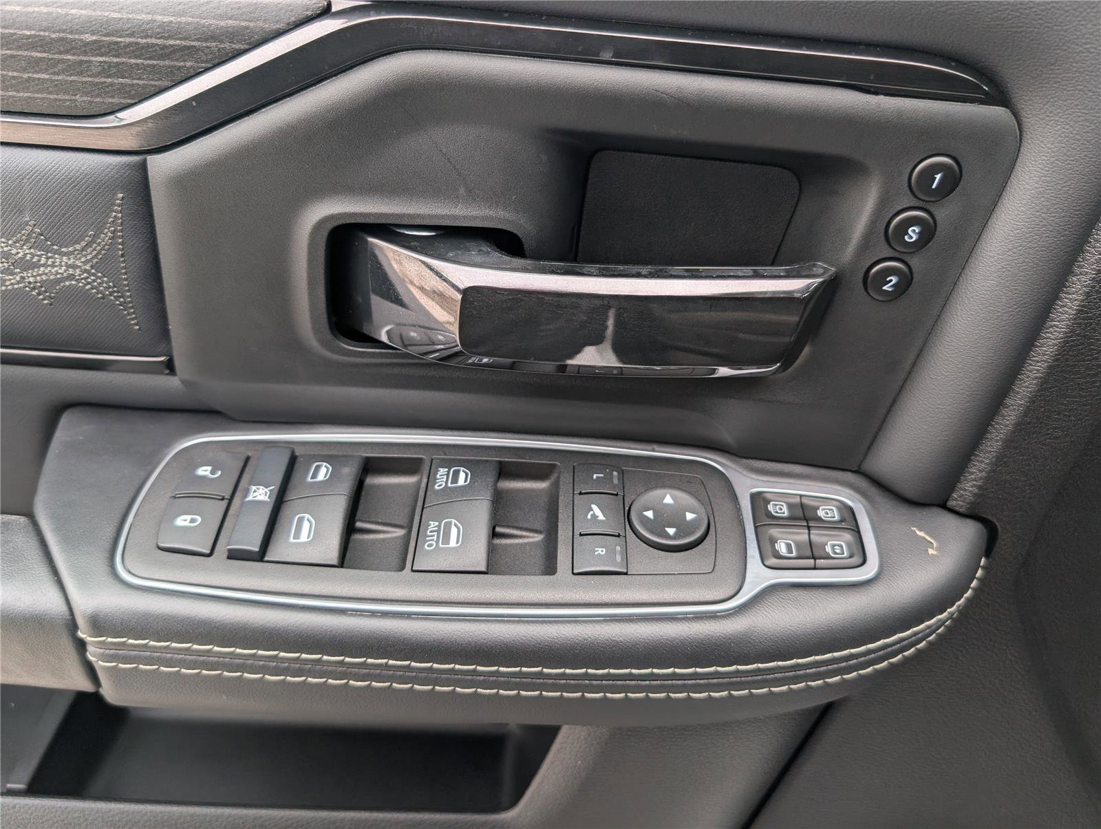 Used 2024 RAM 3500 Limited image 24