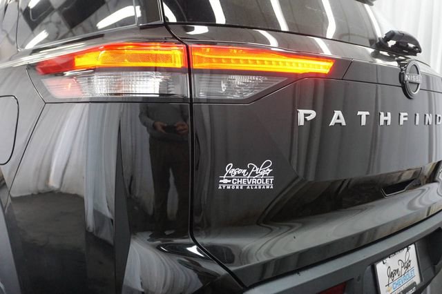 Used 2024 Nissan Pathfinder S image 12