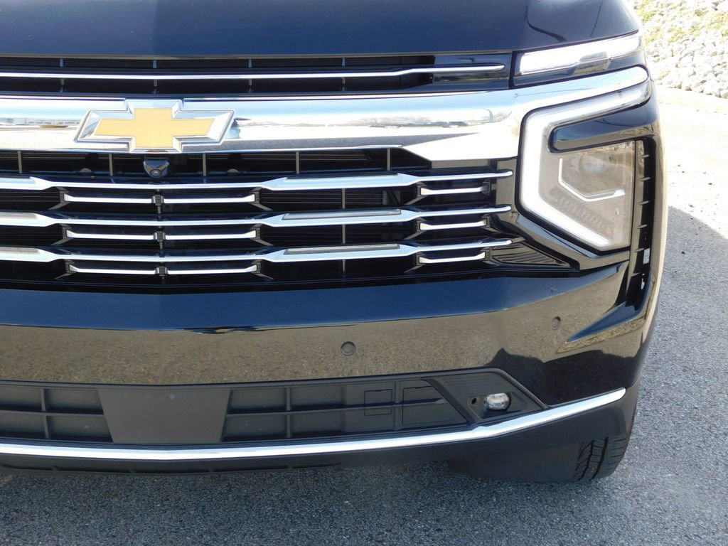 Used 2025 Chevrolet Suburban Premier image 9